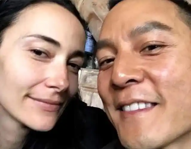 太甜了吧!大帅哥吴彦祖公开告白妻子:没有你我活不下去