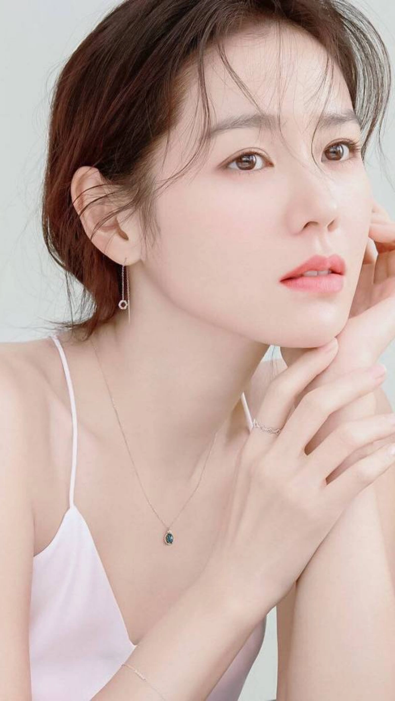 孙艺珍时尚唯美写真照,气质优雅,温婉可人