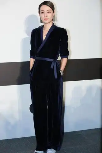 马伊琍的时尚好前卫,2年前挑战的"睡衣风",成2021流行款