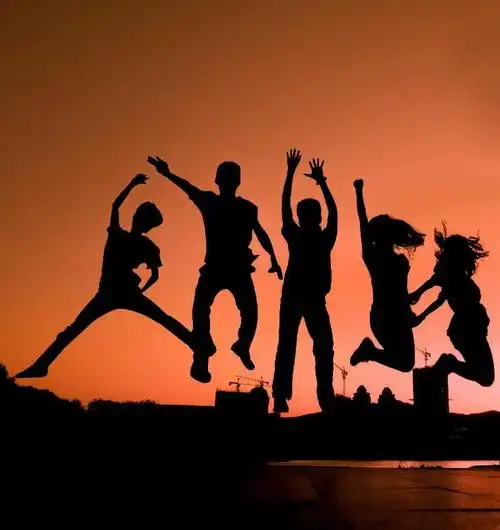 可要是拍摄五人以上的群像,难度就增大很多尤其是在婚礼上.