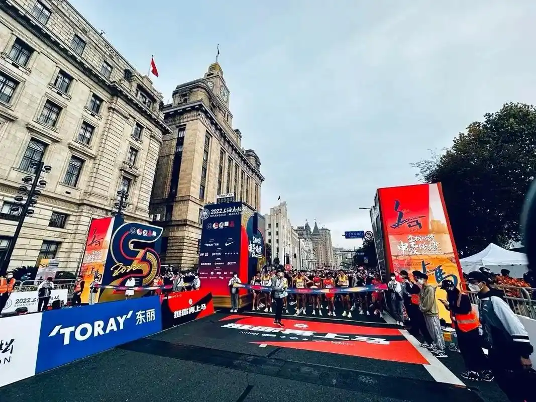 2022年11月27日,上海马拉松第26次鸣 - 抖音