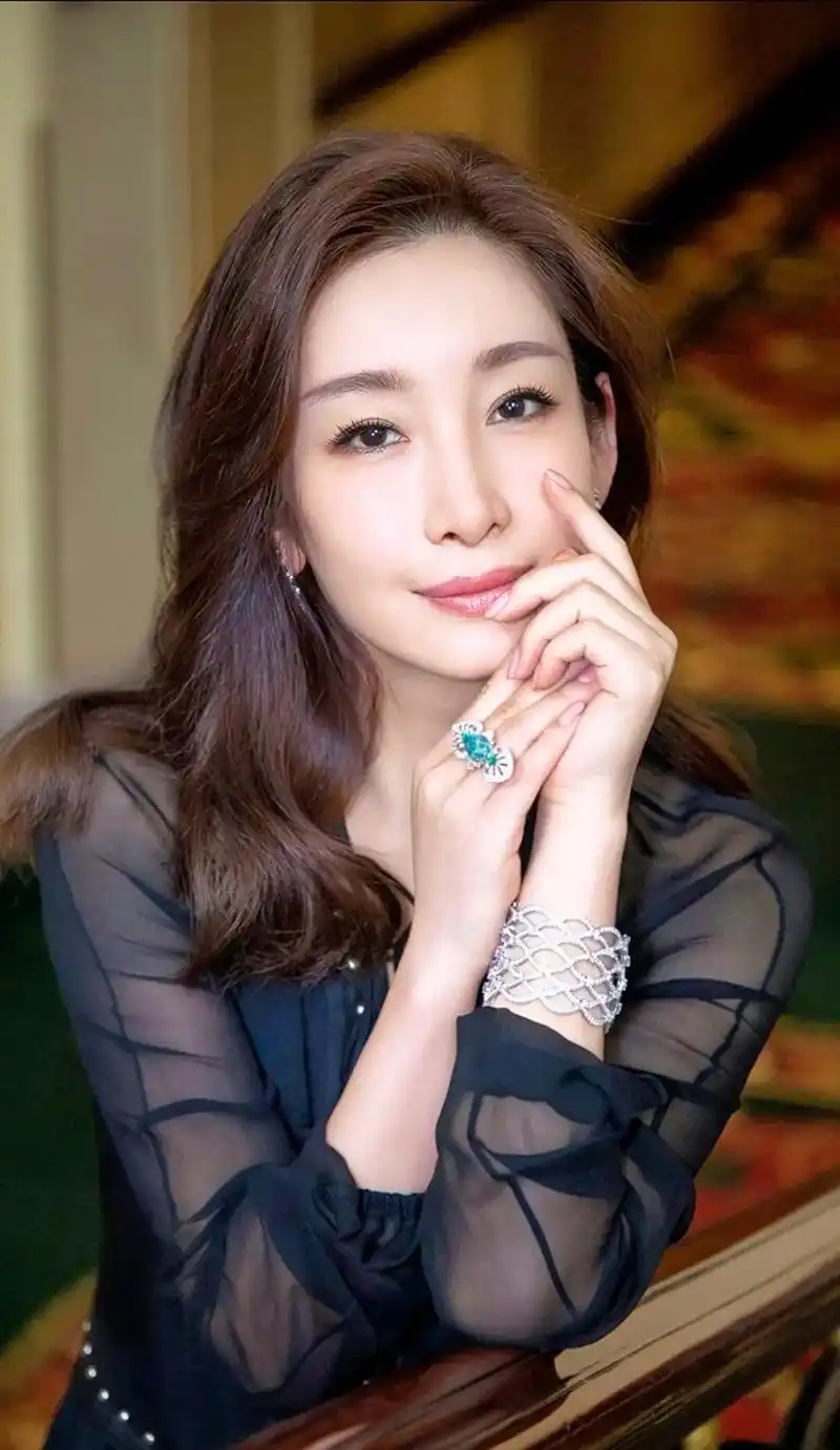 秦海璐1978年8月11日出生在辽宁省营口市中国内地影视女演员国家话剧