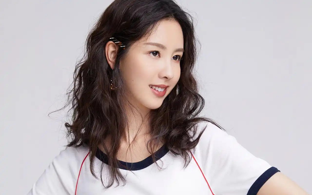 陈都灵清新甜美桌面壁纸高清大图预览1920x1200_大陆明星下载_美桌网