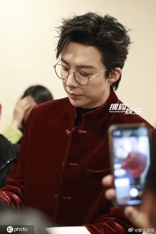 刘宇宁龙年春晚最后一次联排#刘宇宁身穿演出服生图来啦!