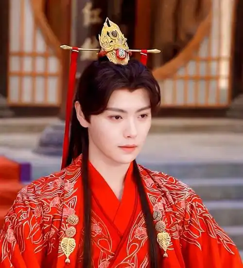 肖宇梁新剧定档张起灵滤镜碎了被嘲古装丑男龙须头害人不浅