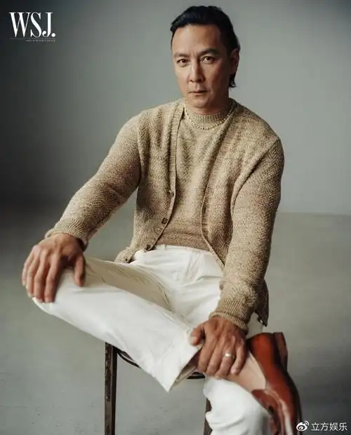 吴彦祖最新黑白大片释出 背头造型秀手臂肌肉好帅气