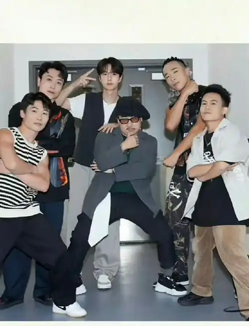 王一博惊叹号合照##王一博惊叹号合照花絮