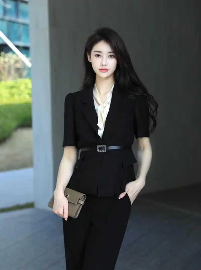 气质优雅事业型美女,日常西装穿搭风格
