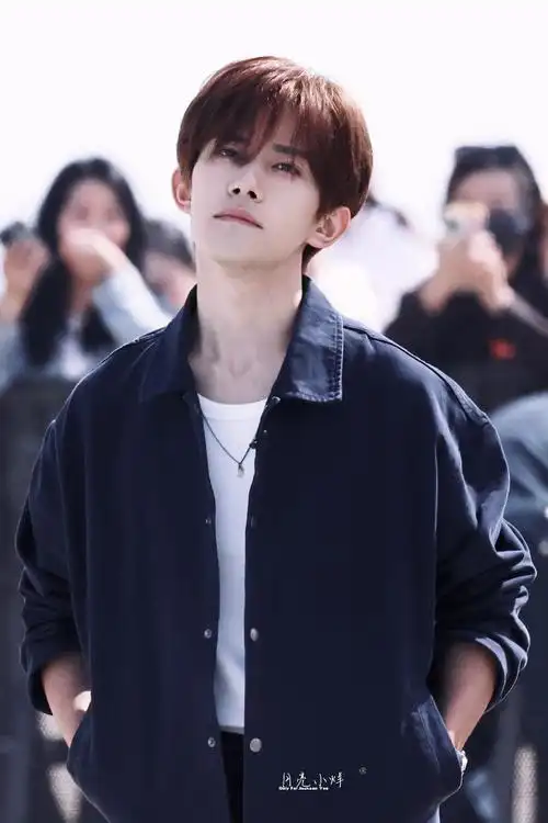 易烊千玺 阿玛尼##易烊千玺电影小小的我