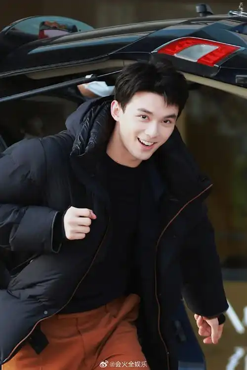 吴磊狂奔去找粉丝收信##吴磊出发延安拍戏