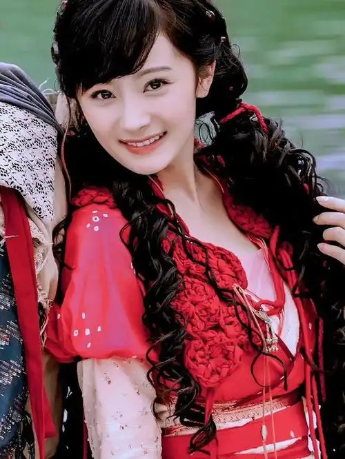 杨幂遭遇事业"危机",演技进步空间缓慢,转型或已宣告失败?