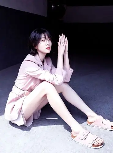 只有拖鞋才能突显李溪芮的腿美得不真实我p都不敢p这么长