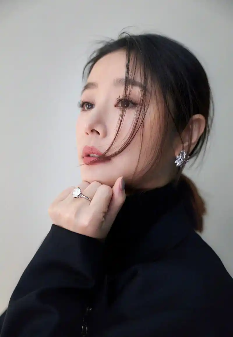 林心如# 林心如,正在为重回内娱做准备,而她也很清楚自己在内娱的