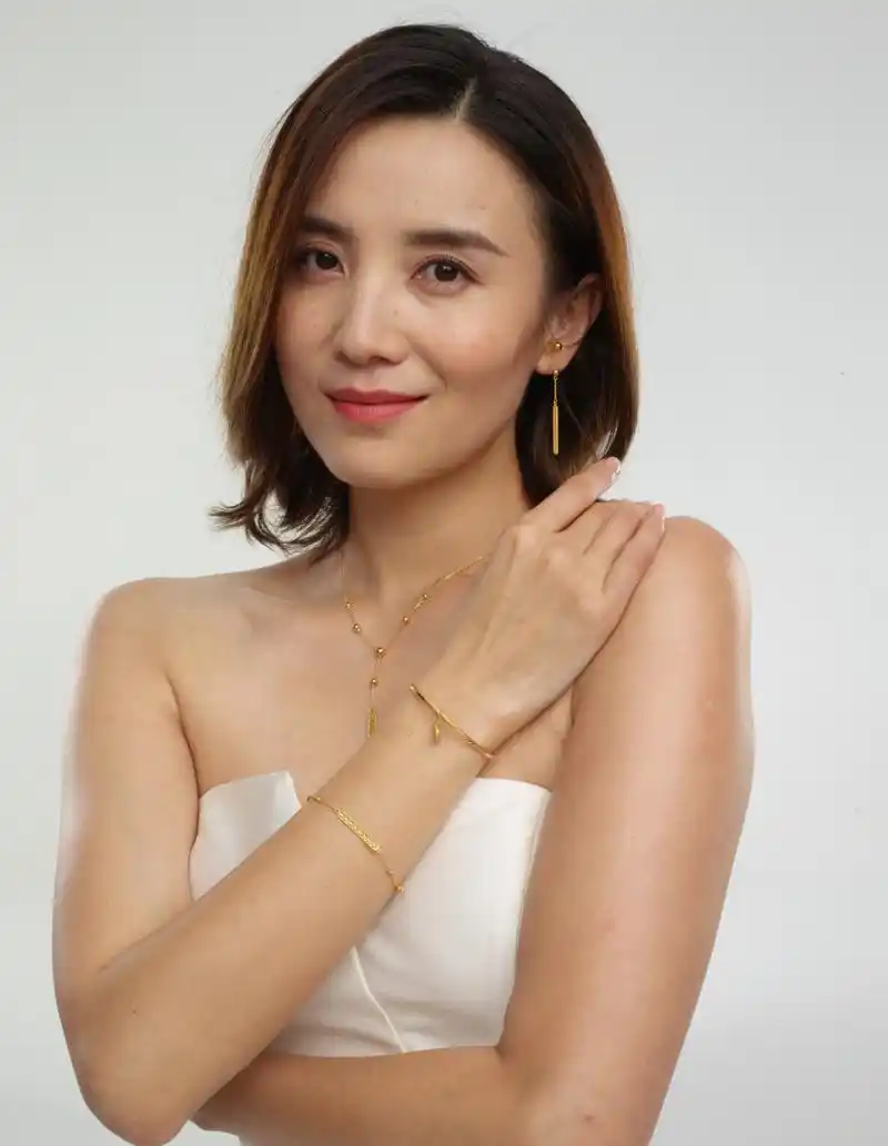 宋佳高清纯生图,43岁的年纪,这个真实皮肤状态已经很棒了!