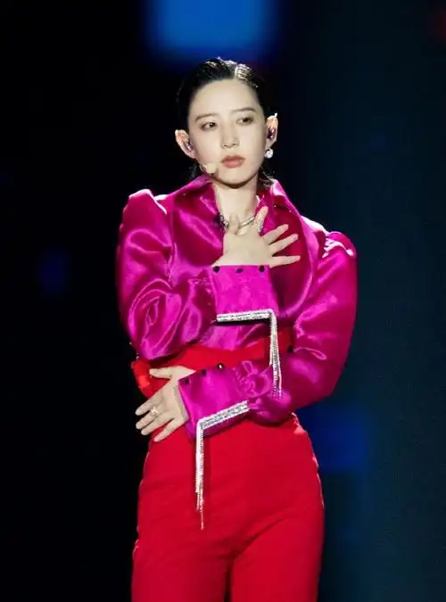 万茜练习金晨(万茜组穿闪钻流苏裙跳钢管舞)(5)