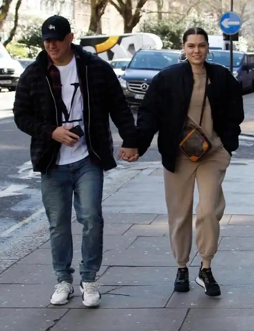 大家觉得结石姐和钱老板的身高差如何?(175和185)