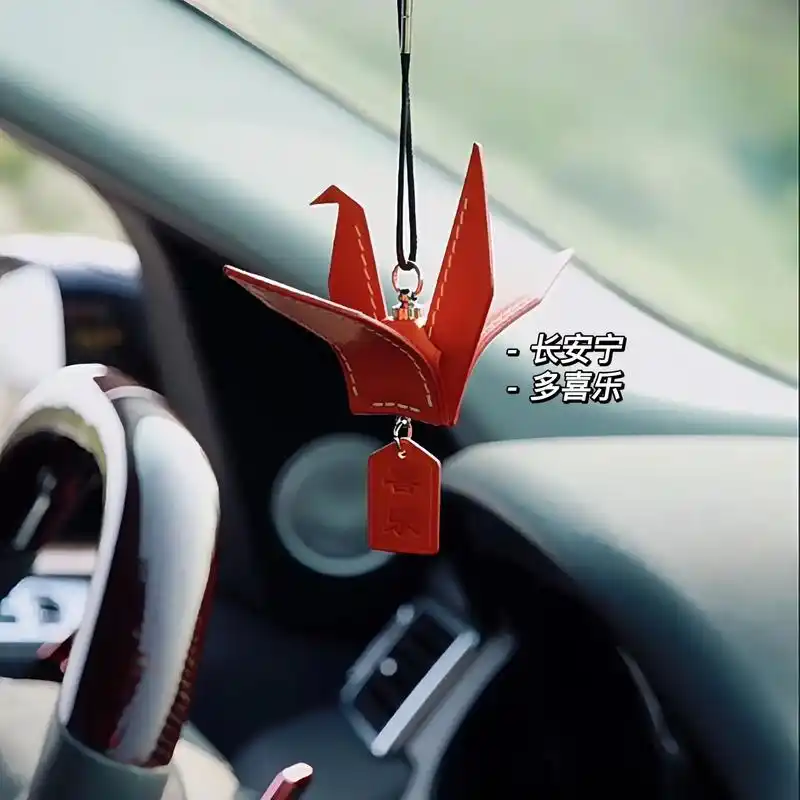 奔向远方代表好运的千纸鹤.