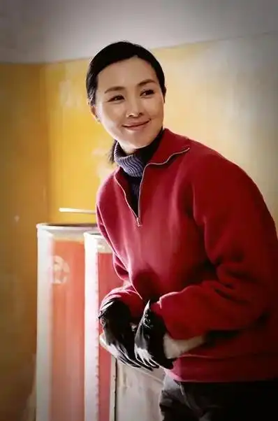 回顾演员姜宏波姜文捧红她出道26年无绯闻50岁活得干净洒脱