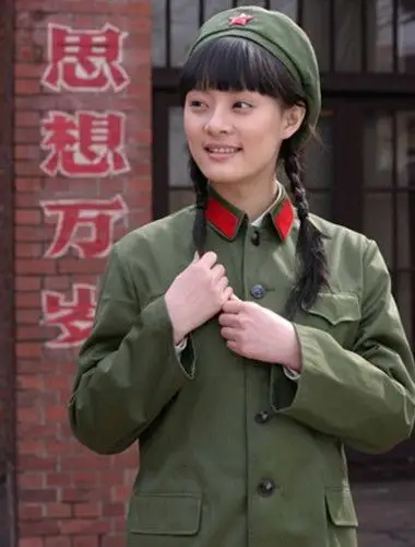 【图】欣赏孙俪幸福像花儿一样军装照 太帅气超哥自称军嫂