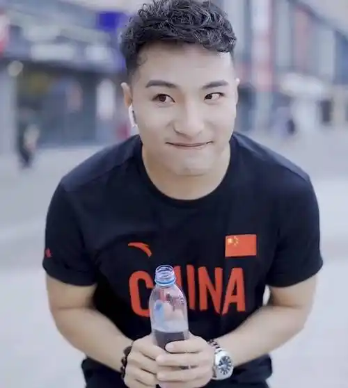 被爆骗单亲妈妈50多万,如今却越来越火_田一名_视频_女子