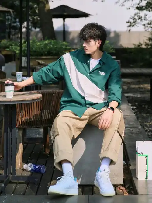 82男生初秋穿搭简约男友风衬衫搭配
