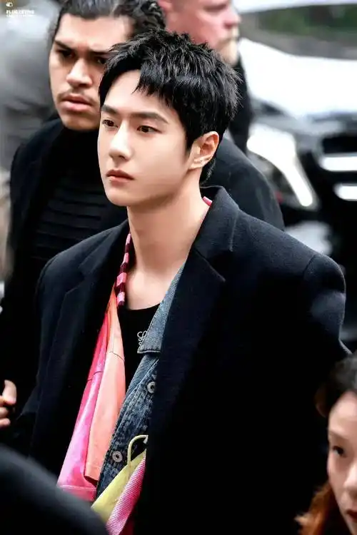 "王一博巴黎大片,粉丝喊话:库存共享!