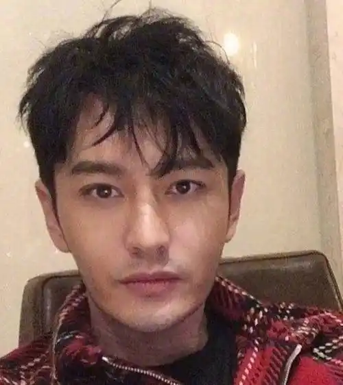 黄晓明当下容颜可是变得越来越瘦削,精致的双眼皮更称得上是很多女士