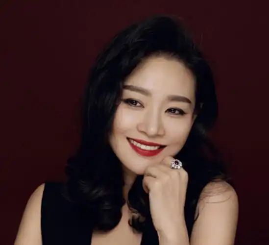 张嘉译的"御用媳妇",合作4次都没红,没想到后来被张国立捧火|王维维