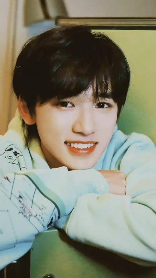 宋亚轩笑容好有活力#宋亚轩超甜笑容品一波治愈系小甜豆宋亚轩,笑