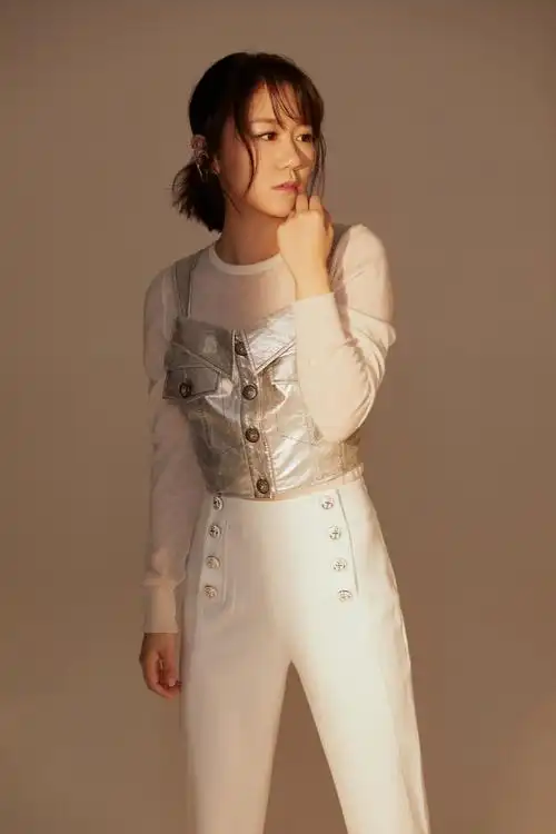 谢春花新单《桥下》正式上线 秉无畏之愿品味人生百态