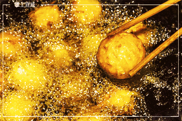 因为有团圆的味道年底的丸子最香一起炸丸子另外还要跟着妈妈满满都是