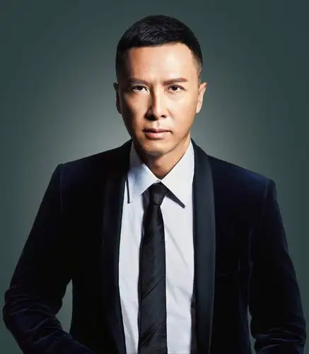 甄子丹的早年有什么经历?