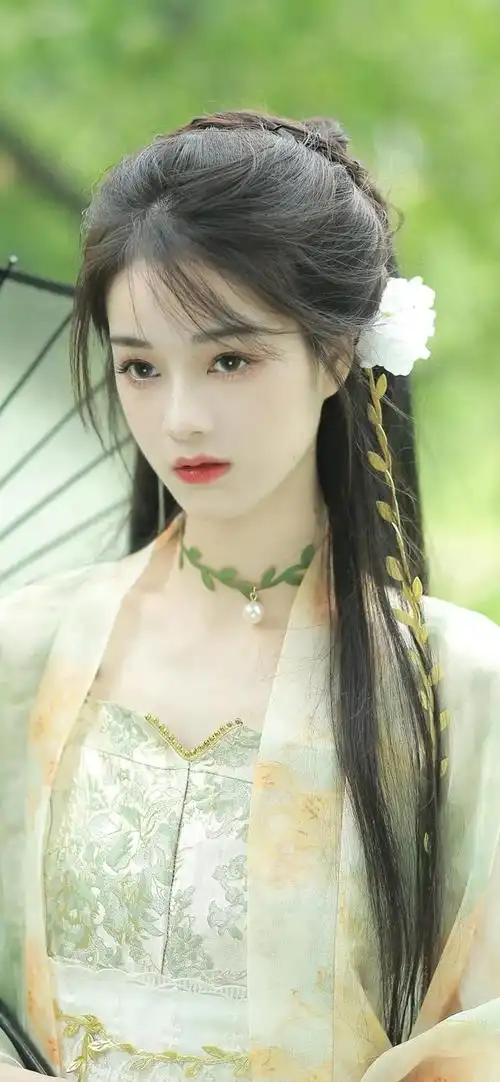 古装美女壁纸,是一种独特的艺术形式,将古代的美女形象以壁纸的形式