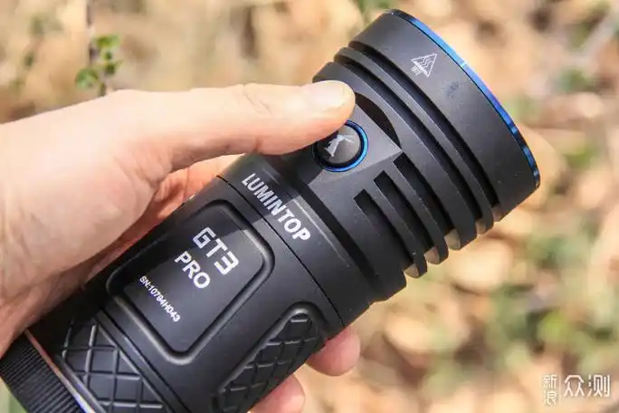 三星手机的手电怎么开( 三星手机的开手电筒在哪 )