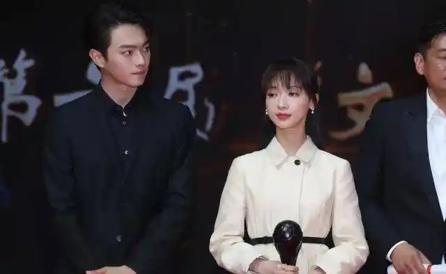 吴谨言许凯获最佳男女主角,黑白配造型配一脸_于正_活动_设计