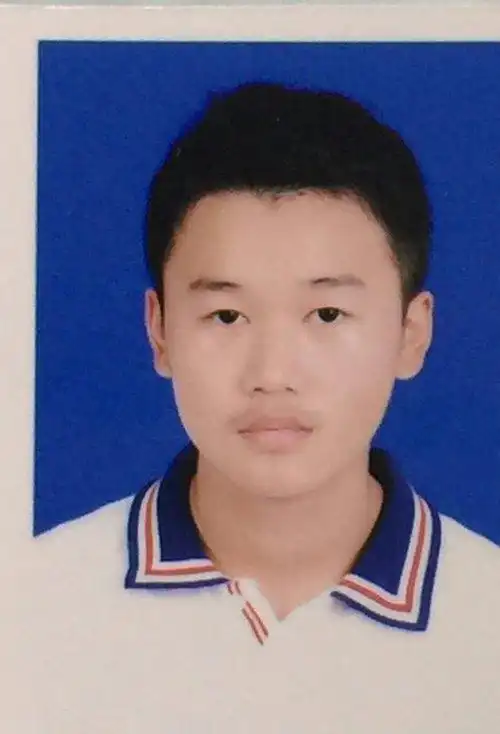 2020年男中学生流行的发型阳光清纯的男生短头发2