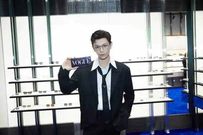 vogue独家##丁禹兮背头