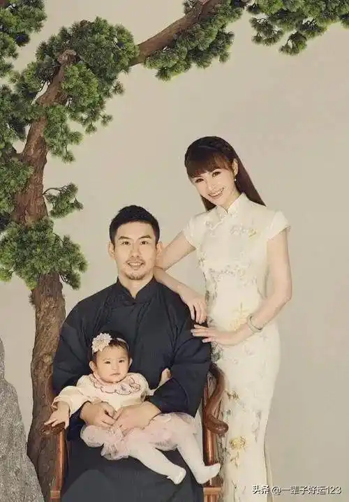 冰皓高调办婚礼后累得进医院,相比之下周瑾对于婚姻低调太多