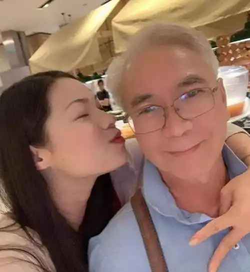 72岁李龙基与小36岁王青霞要结婚了?辛辛苦苦赚来的钱,都要上交