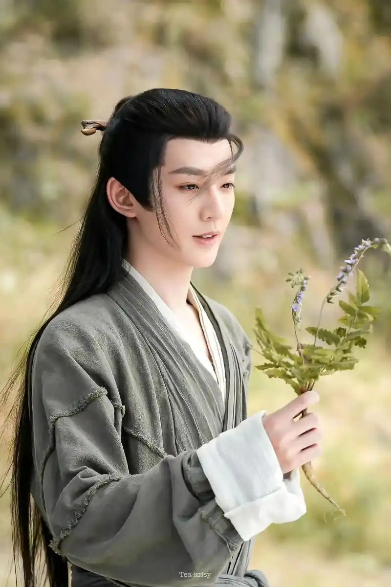 小狐狸呜呜呜明明最拿的出手的小狐狸#邓为长相思演男狐狸精 # - 抖音