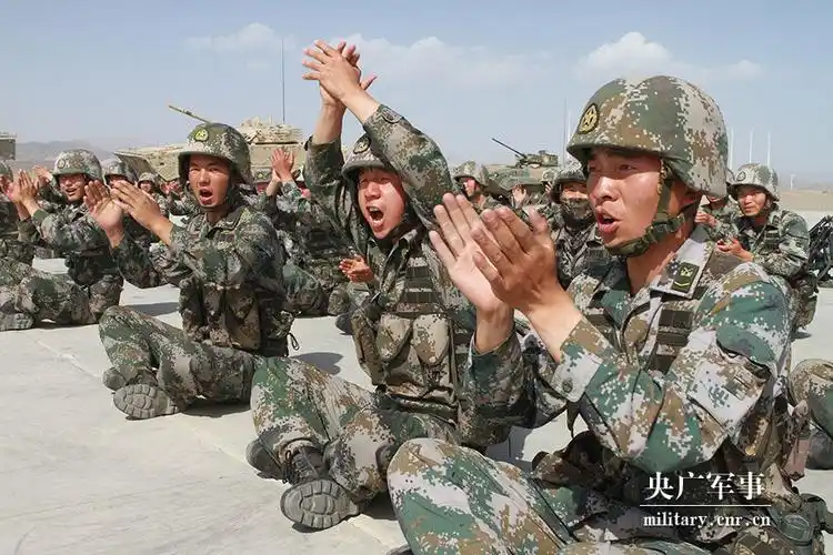 探索创新服务方式 新疆军区"文艺轻骑兵"打造战斗文化