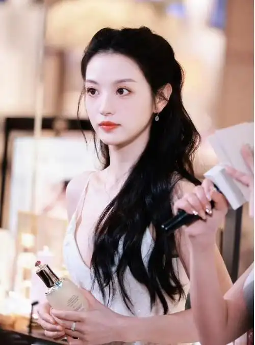 如果要谈论现在最炙手可热的女明星,那么非95后花旦莫属.