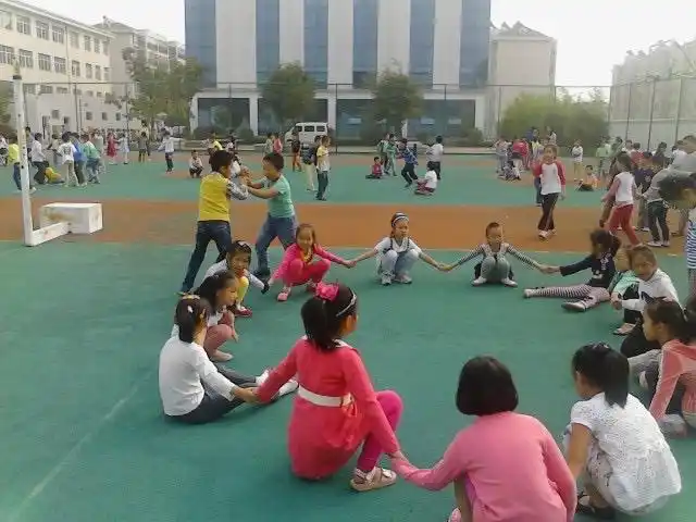 下课了,你们快乐玩耍.