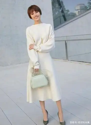 职场通勤风穿搭,就看40 的袁泉,气质上稳赢