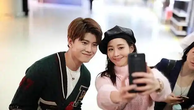 任嘉伦出轨疑似实锤,难道娱乐圈的出轨率,这么高|卓伟|景甜|电视剧|女