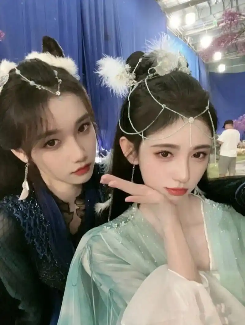 鞠婧祎的那些稀有照片,明星的合照