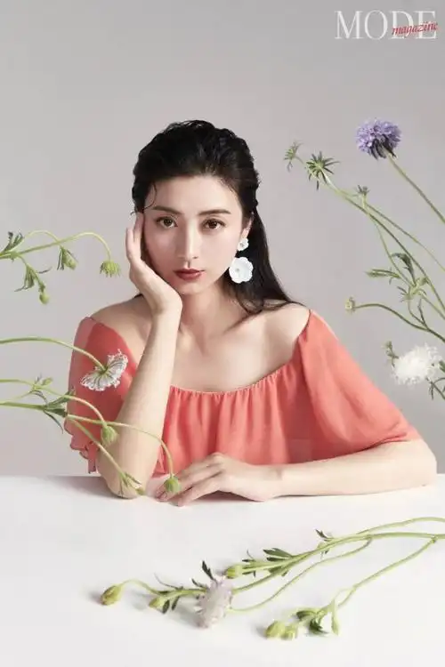 modemagazine眉姐姐斓曦再次美出新高度