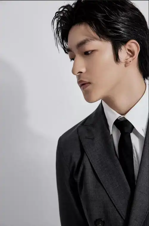 2020流行的男明星长什么样