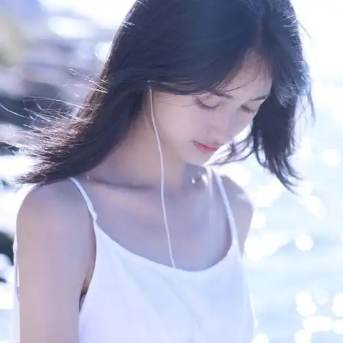 [女头] [韩系头像] [潮流] [个性潮流] [混搭] [气质] [半身] [女神]