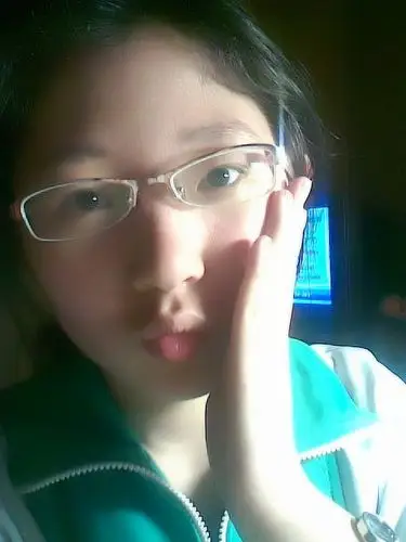 初二清纯mm的素颜照,求大家打个分哈